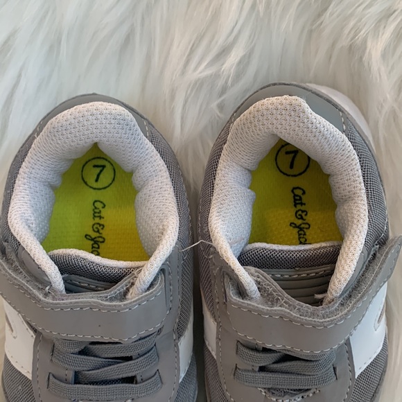 Toddler Cat & Jack Sneakers - Picture 3 of 4